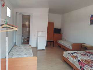 Гостевой дом Касабланка Кучугуры Стандартный четырехместный номер-2